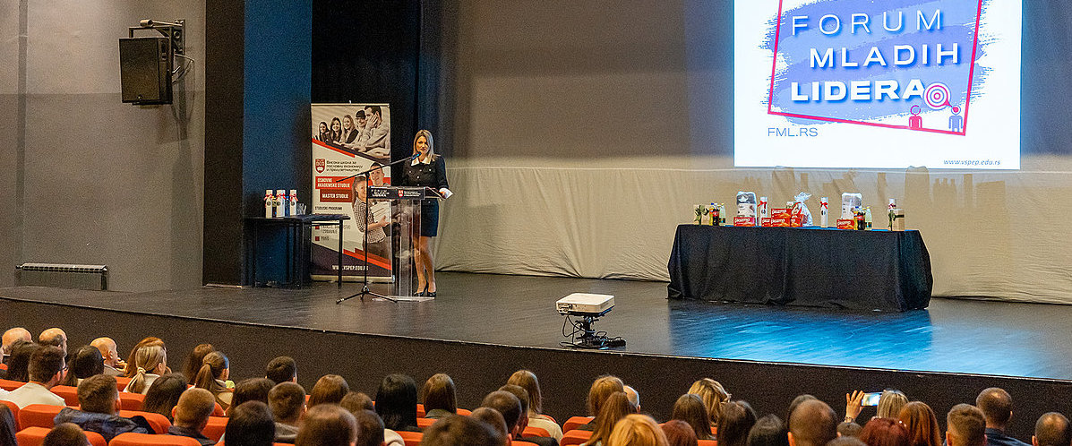 Ulaganje u mlade ljude je najbolji vid ulaganja u budućnost - sa ovim porukom je Prof. dr Maja Cogoljević otvorila Forum, uz obećanje da će Visoka škola PEP uvek podržatvati ideje i rad svojih studenata